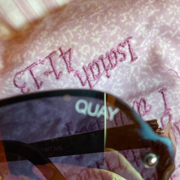 Quay Sunglasses - Picture 2 of 4